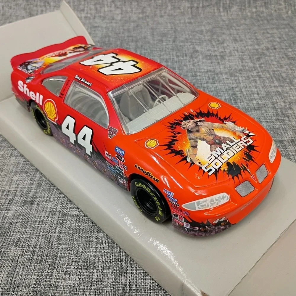 1:24 Winners Circle Diecast 1998 Tony Stewart #44 Small Soldiers Shell Nascar
